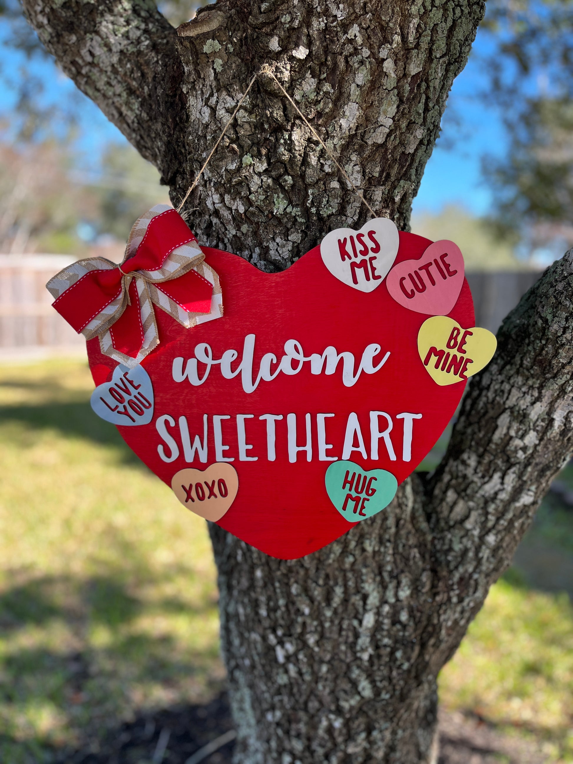 Welcome Sweetheart Door Hanger – Divergent Designs LLC